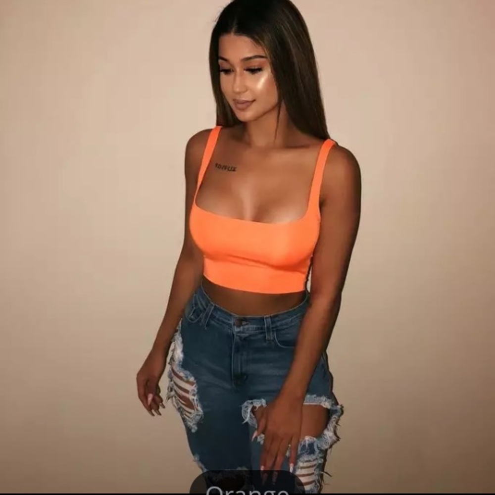 Black Square Neck Crop Tank Top - Picture 6 of 8